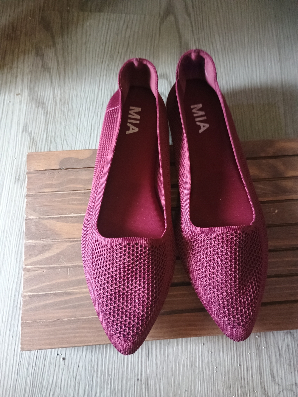 MIA Women's Pointed Knit Flats — Burgundy